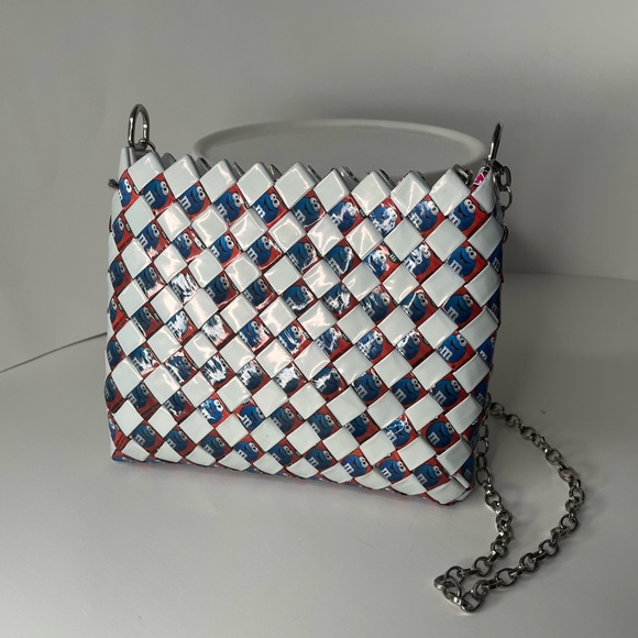 MITZ Campy M&M’s Blue and White woven Purse with metal chain handle - Picture 2 of 4